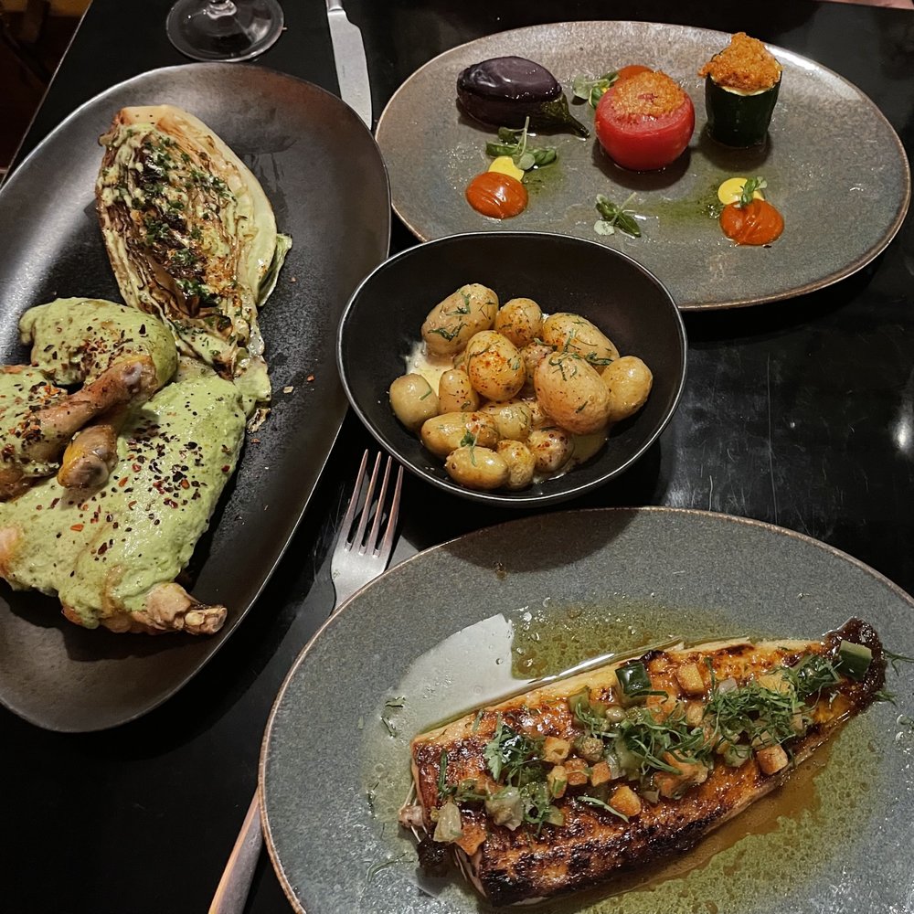 Derrière - Entrees, from top vegetarian, fish of the day, roasted chicken. - Modern European Near Me - Paris, 75 Derrière - Entrees, from top vegetarian, fish of the day, roasted chicken. - Modern European Near Me - Paris, 75