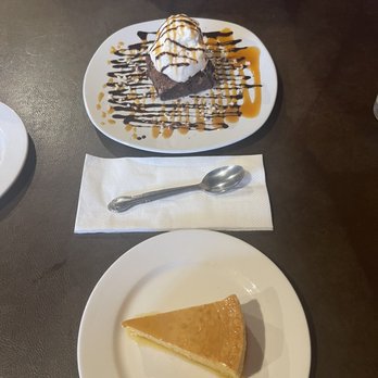A Huevo Que si dtla - a slice of cheesecake and ice cream - Mexican Near Me - Los Angeles, California A Huevo Que si dtla - a slice of cheesecake and ice cream - Mexican Near Me - Los Angeles, California