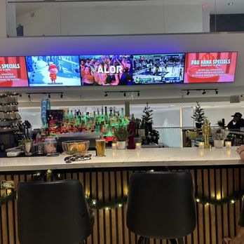 Valor - Bar side - Cocktail Bars Near Me - Aiea, Hawaii