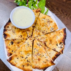 Man O Salwa - Qeema Naan
Available with Chicken or Beef