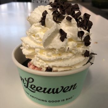 Van Leeuwen Ice Cream - The Point - Dark Chocolate and Peppermint stock hot fudge sundae! - Vegan Near Me - El Segundo, California Van Leeuwen Ice Cream - The Point - Dark Chocolate and Peppermint stock hot fudge sundae! - Vegan Near Me - El Segundo, California