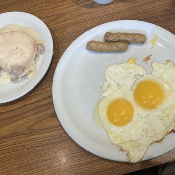 Denny's - gravy eggs - American Near Me - Winchester, Virginia