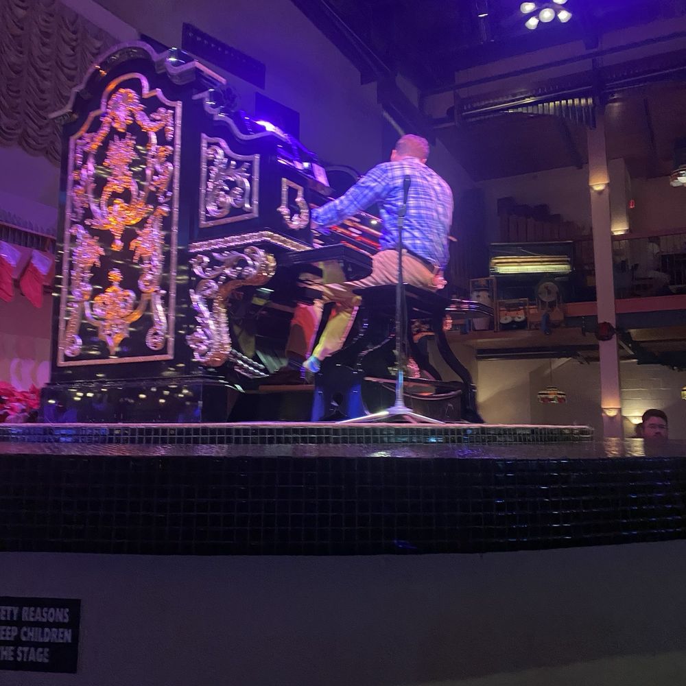 Organ Stop Pizza - Organ player on stage. - Pizza Near Me - Mesa, Arizona Organ Stop Pizza - Organ player on stage. - Pizza Near Me - Mesa, Arizona