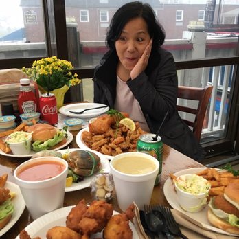 Flo's Clam Shack - Seafood Near Me - Middletown, Rhode Island