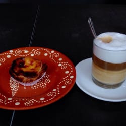 Pastelaria Lusitana - Eine Nata und ein Galao - perfekter Nachtisch nach zwei Thüringern