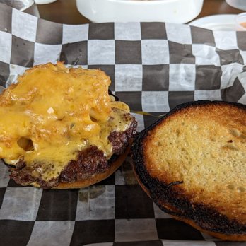 Craft on Colley - The Mac Daddy burger - New American Near Me - Norfolk, Virginia