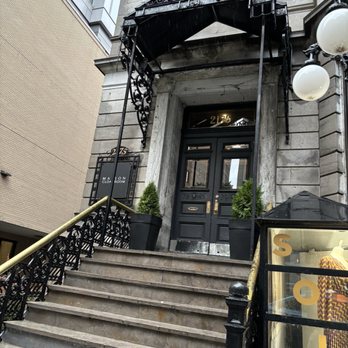 Cloakroom Bar - Doorfront - Cocktail Bars Near Me - Montreal, Quebec