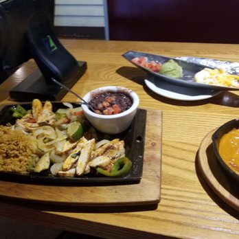 Chili's - Lunch fajitas with toppings and cheese queso. - Bars Near Me - Louisville, Kentucky Chili's - Lunch fajitas with toppings and cheese queso. - Bars Near Me - Louisville, Kentucky