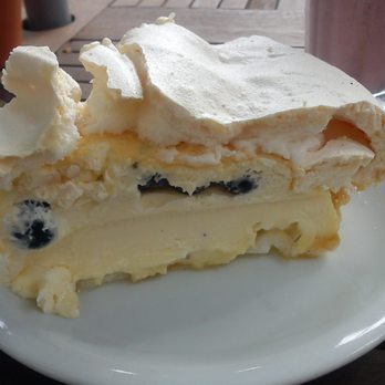 WakeCup Cafe - Tort bezowy 12zł - Cafes Near Me - Warsaw, MZ