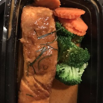 Mai Thai Restaurant - Chu-Chee Salmon - Thai Near Me - Austin, Texas