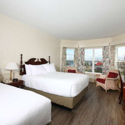 Loyalist Lakeview Resort - Double Queen Guest Room