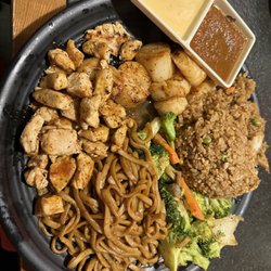 Wu's House - Chicken & Chicken and Scallop Hibachi Combination