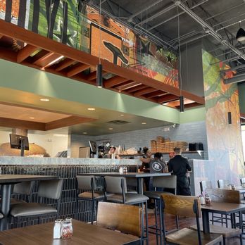 Spin Pizza - Dining room - Pizza Near Me - Frisco, Texas