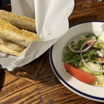 Mama Mia - Bread basket and side salad - Italian Near Me - Livonia, Michigan Mama Mia - Bread basket and side salad - Italian Near Me - Livonia, Michigan