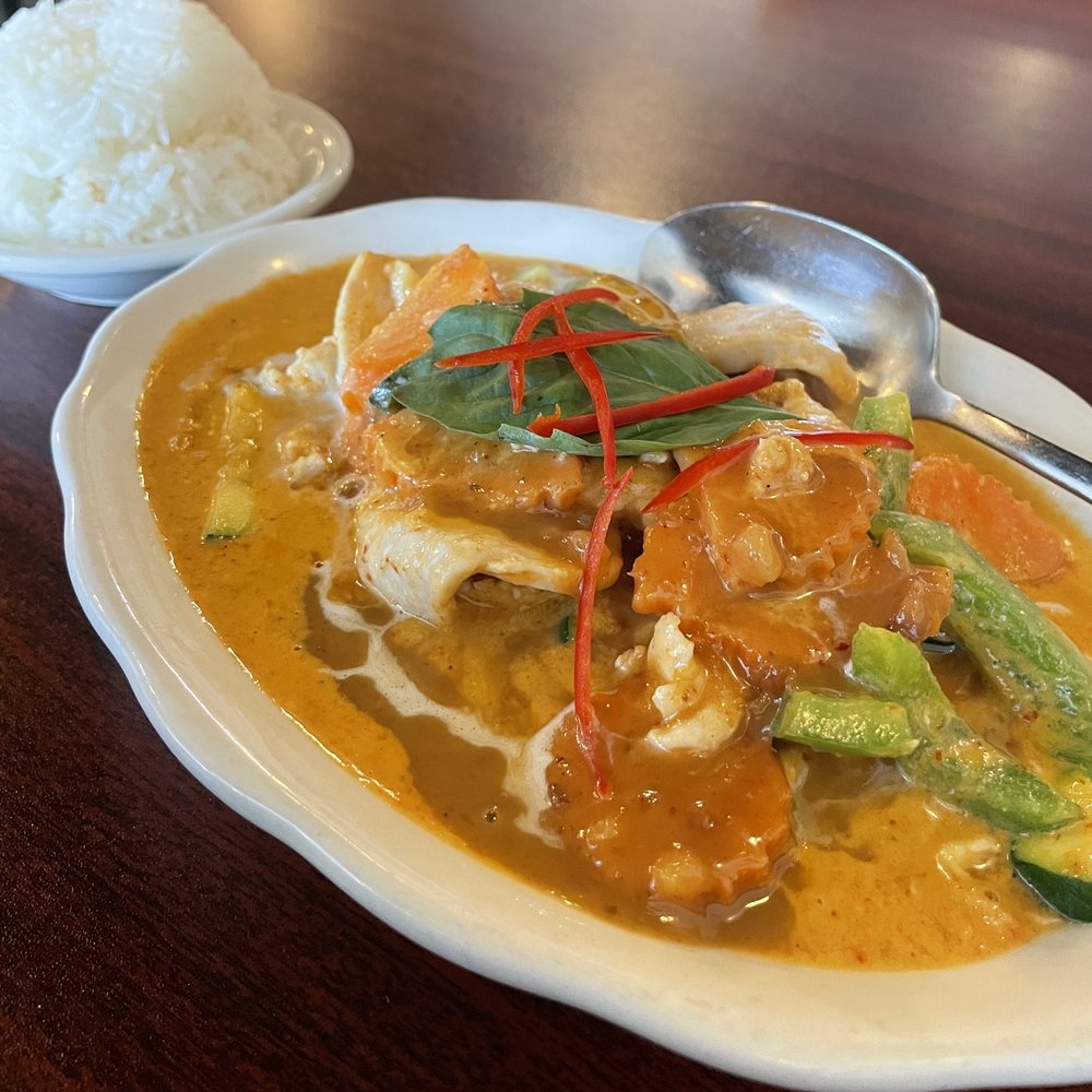 Raan Thai - Red Curry with Chicken - Thai Near Me - Smithtown, New York Raan Thai - Red Curry with Chicken - Thai Near Me - Smithtown, New York