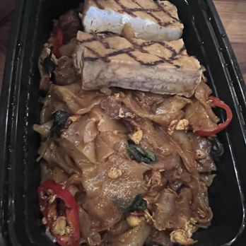 Jacx&Co - Grilled Tofu Pad Thai - Bars Near Me - Long Island City, New York