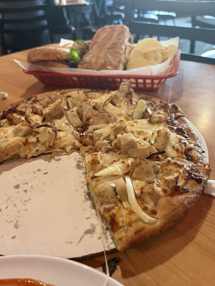 Food from Cavoni's Pizza & Grinders