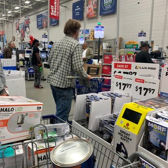 Lowe's Home Improvement - Waiting in line - Hardware Stores Near Me - New Orleans, Louisiana