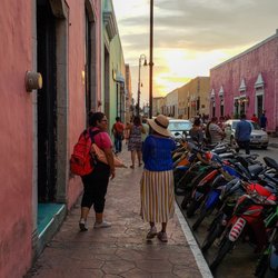 Estacion Mexico - Walking the talk along the beautiful and colorful Calzada de los Frailes