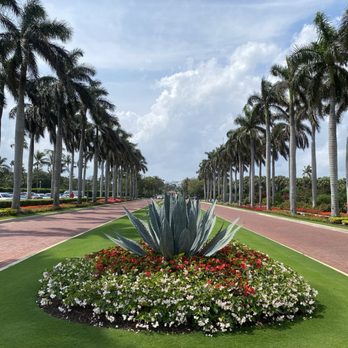 The Breakers - The Breakers Main Entry Driveway - Hotels Near Me - Palm Beach, Florida