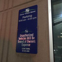 A clear sign stating towing will be done by Circus towing. A clear sign stating towing will be done by Circus towing.