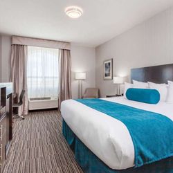 Wingate By Wyndham Airdrie - Guest room