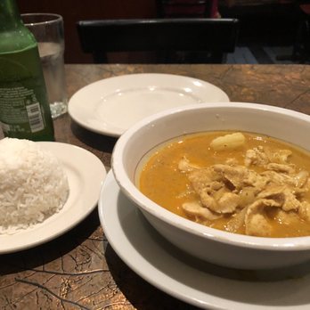 Sweet Basil - Yellow Curry with Chicken; Heineken - Thai Near Me - Woodside, New York