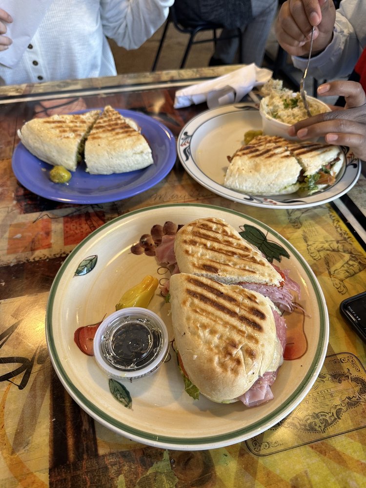 BASIL’S DOWNTOWN CLOSED Updated September 2024 120 N Congress St