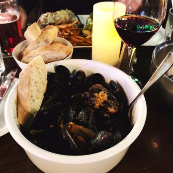 DeSotos Eatery - Gastropubs Near Me - Toronto, Ontario