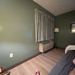 Cedarville Lodge - View of wall with window.