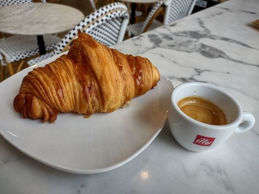 Le Saint Honore by null