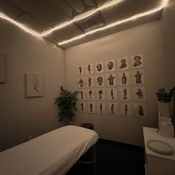 Advanced Care Chiropractic - Massage room