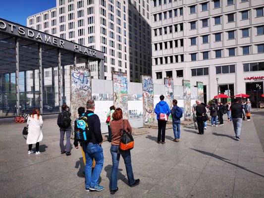 Berliner Mauer by null