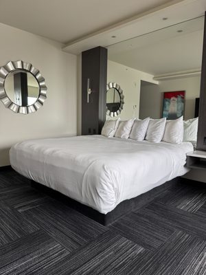 The Davenport Grand, Autograph Collection by null