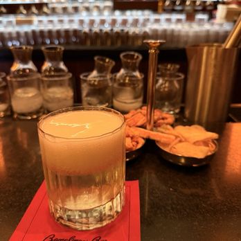 Bemelmans Bar - Moon over the Park.. - Cocktail Bars Near Me - New York, New York