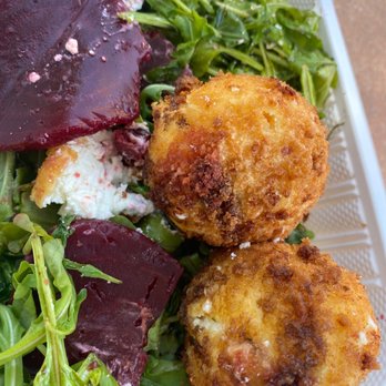 Emle's Restaurant - Goat cheese, Arugula, balsamic vinegar, cranberries - American Near Me - Northridge, California