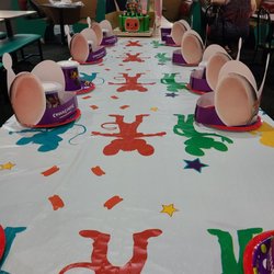 Chuck E. Cheese - Party setup for 10 kids