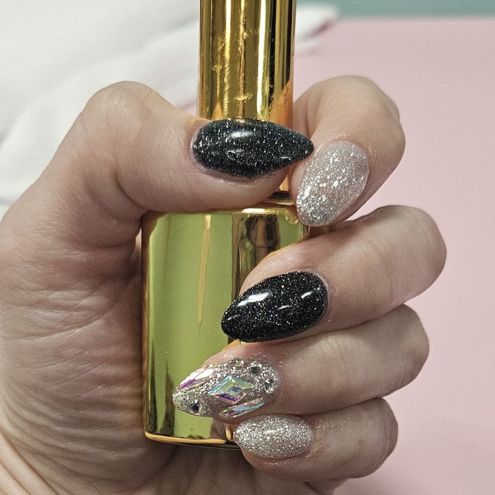 L&D Nail studio - Silver and black sparkle gel nails. - Nail Salons Near Me - Upland, California L&D Nail studio - Silver and black sparkle gel nails. - Nail Salons Near Me - Upland, California