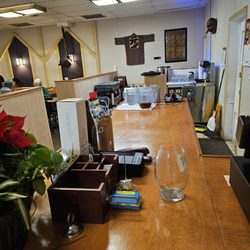 Ike’s Kitchen - The counter from a bird's eye view.