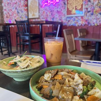 Charming Elephant - Laotian Near Me - Baltimore, Maryland