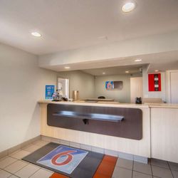 Motel 6 - Motel Del Rio TX Lobby