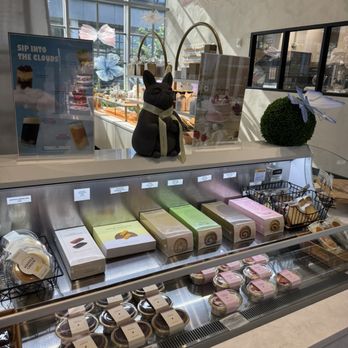 Tous Les Jours - Cake display - Bakeries Near Me - Reston, Virginia Tous Les Jours - Cake display - Bakeries Near Me - Reston, Virginia