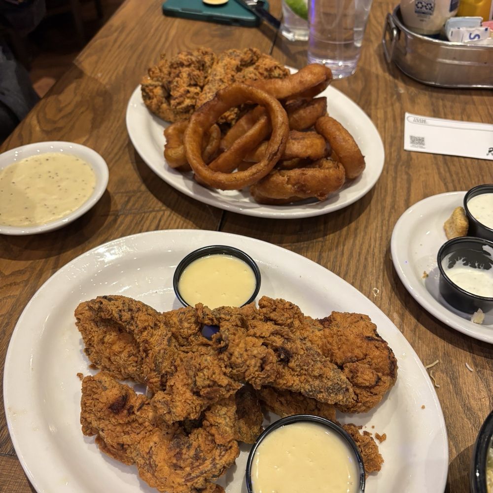Gilley's - Chicken tenders for days - Bars Near Me - Durant, Oklahoma