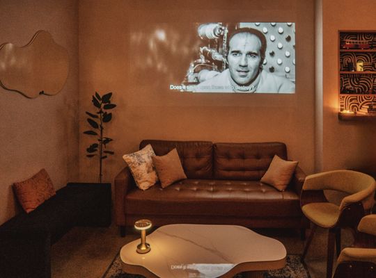 kid sister A WINE BAR by null