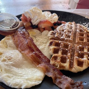 La Panadería - Fiesta Lobster Benedict - Breakfast & Brunch Near Me - San Antonio, Texas