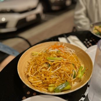 Siam Station - Pad Thai with chicken - Thai Near Me - Irvine, California Siam Station - Pad Thai with chicken - Thai Near Me - Irvine, California