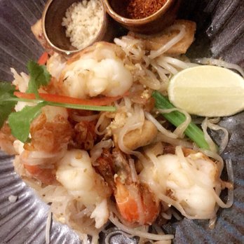 Giggling Squid - Shrimp Pad Thai - Thai Near Me - Farnham, SRY Giggling Squid - Shrimp Pad Thai - Thai Near Me - Farnham, SRY