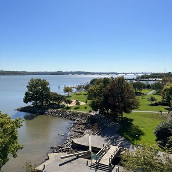 Cafe 44 - View - American Near Me - Alexandria, Virginia Cafe 44 - View - American Near Me - Alexandria, Virginia