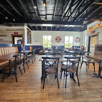 Zaxbys - Dining room - Fast Food Near Me - Grovetown, Georgia