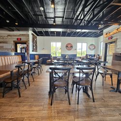 Zaxbys - Dining room